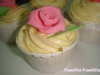 vanilla-cupcakes