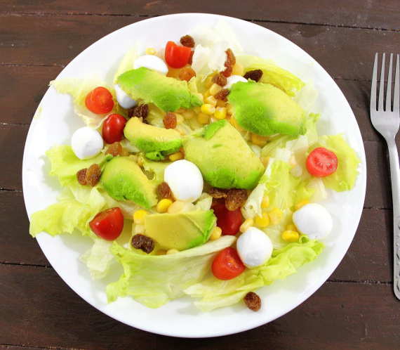 fresh-mozzarella-and-avocado-salad