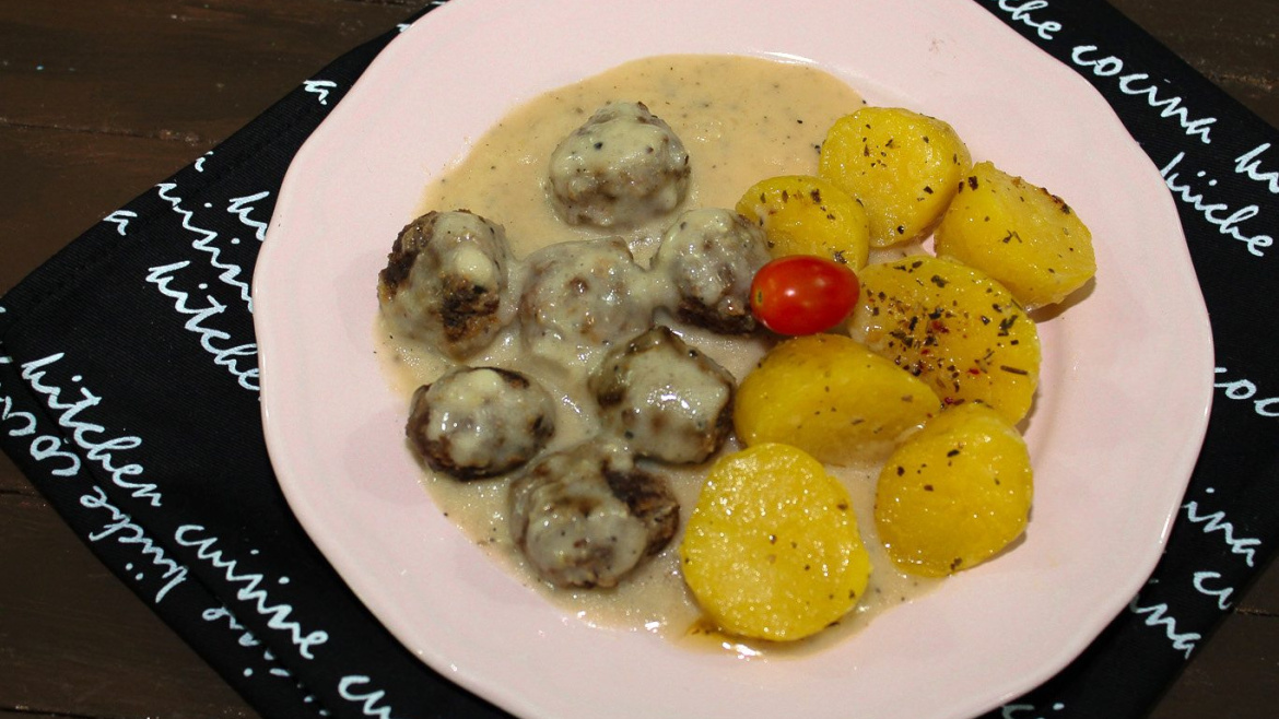 meatballs-and-gravy