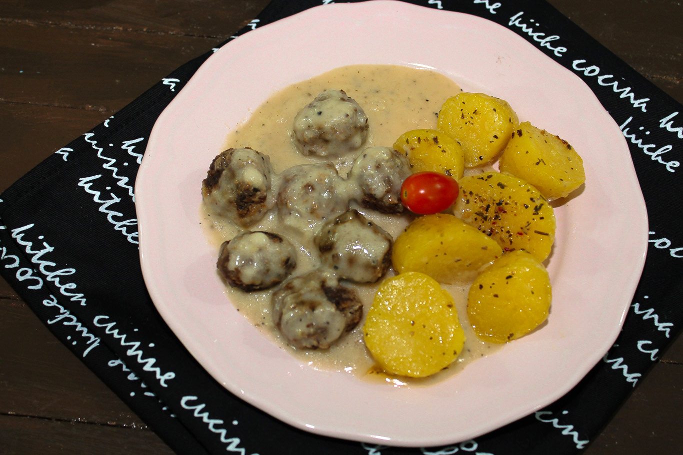 meatballs-and-gravy