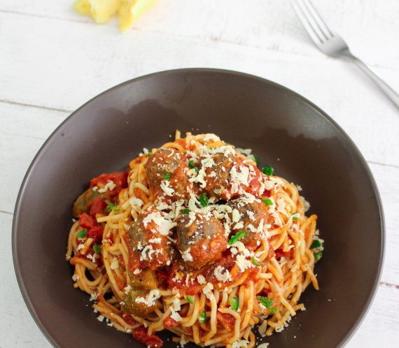 Better than Pastamania Spaghetti Bolognese with Meatballs