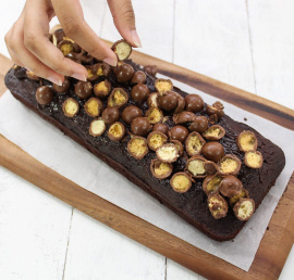 Chocolate-cake-with-maltesers