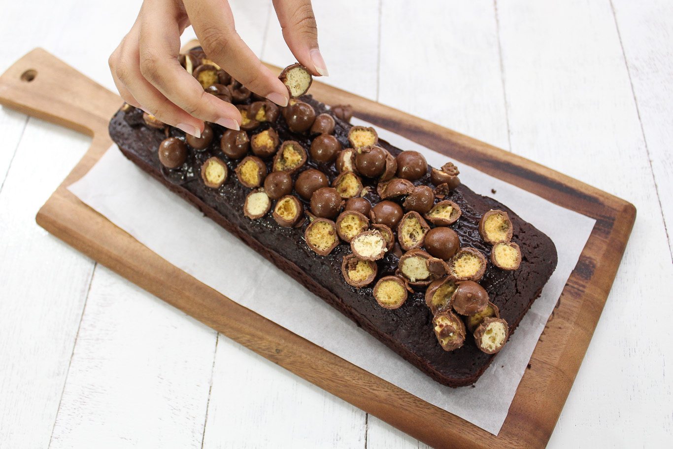 Chocolate-cake-with-maltesers