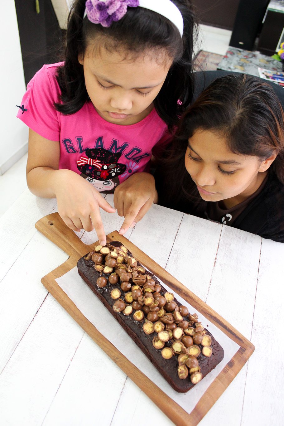 Chocolate-cake-with-maltesers