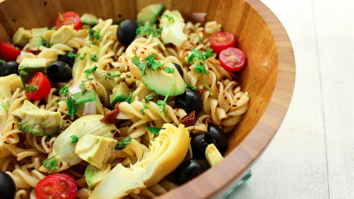 Avocado and artichoke pasta salad