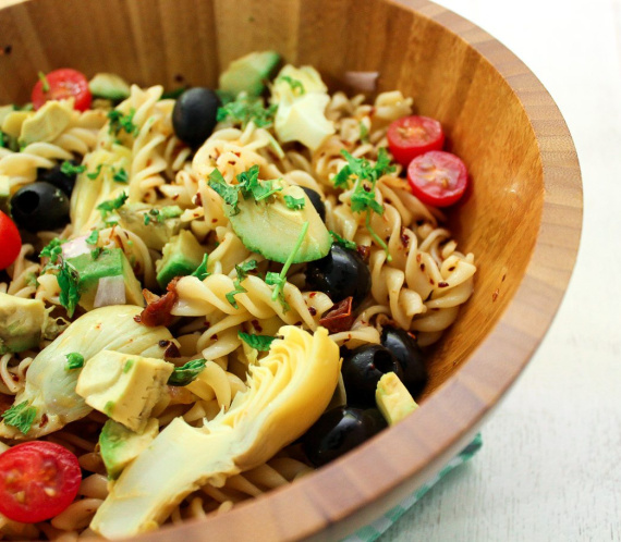 Avocado and artichoke pasta salad