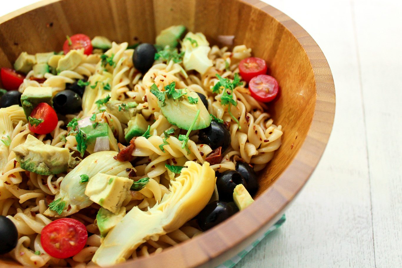 Avocado and artichoke pasta salad