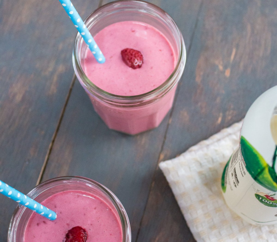 Vegan Raspberry and Coconut Smoothie
