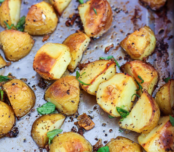 Delicious Garlic Roasted Potatoes