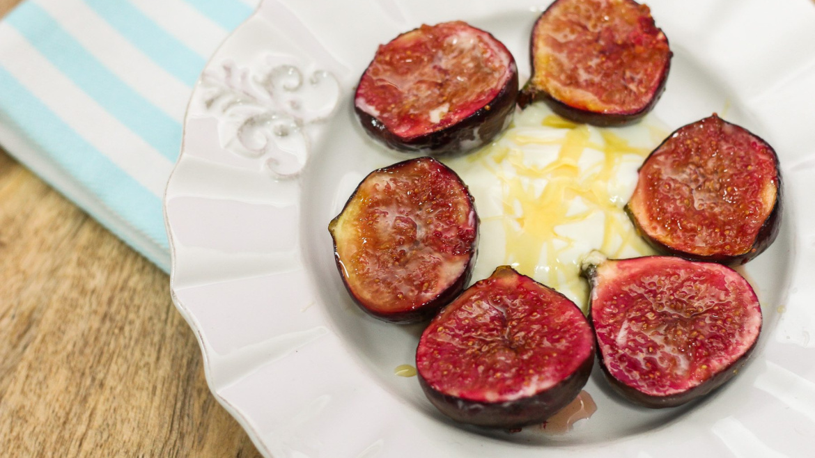 Honey Roasted Figs with Greek Yogurt