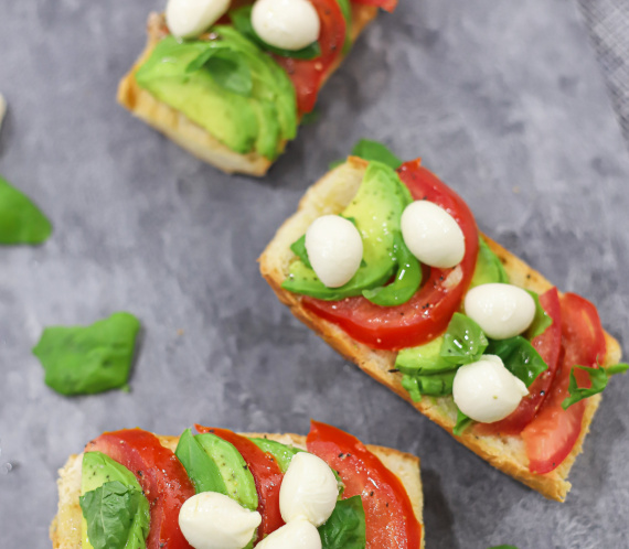Delicious Caprese Bruschetta
