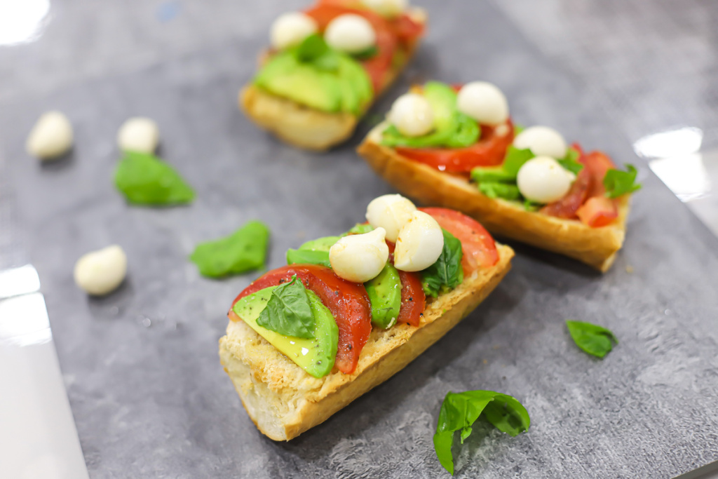 Delicious Caprese Bruschetta 