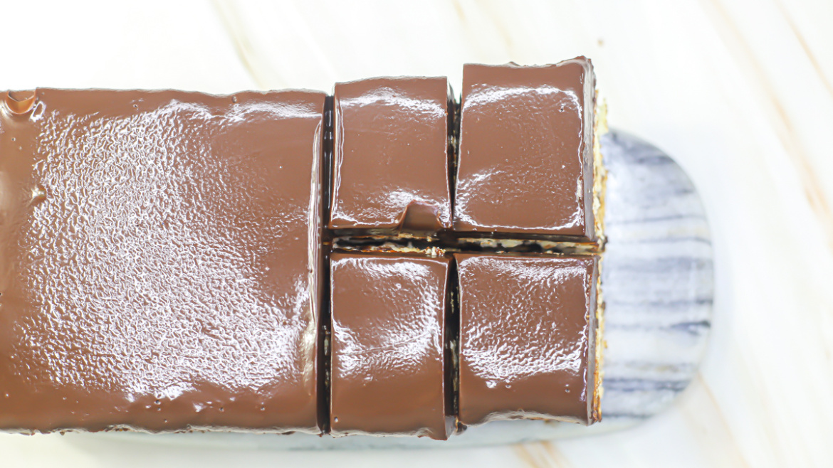 Non-Baked Batik Cake with Chocolate Ganache