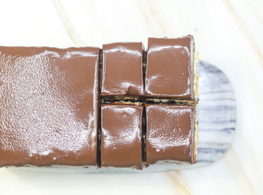 Non-Baked Batik Cake with Chocolate Ganache