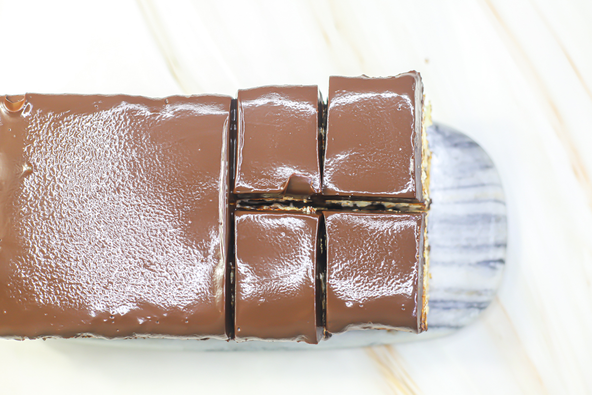 Non-Baked Batik Cake with Chocolate Ganache