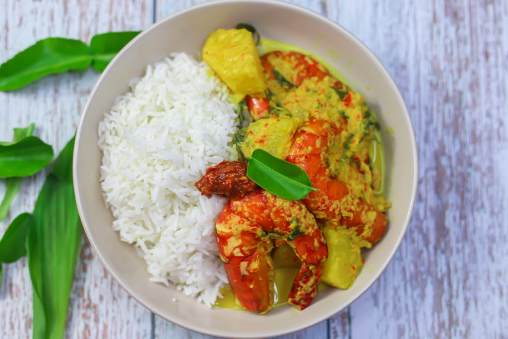 Udang masak lemak nenas - Pineapple prawn curry