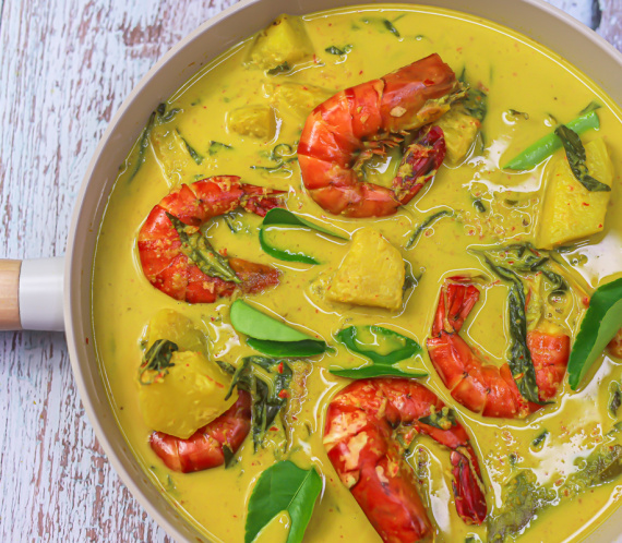 Udang masak lemak nenas - Pineapple prawn curry