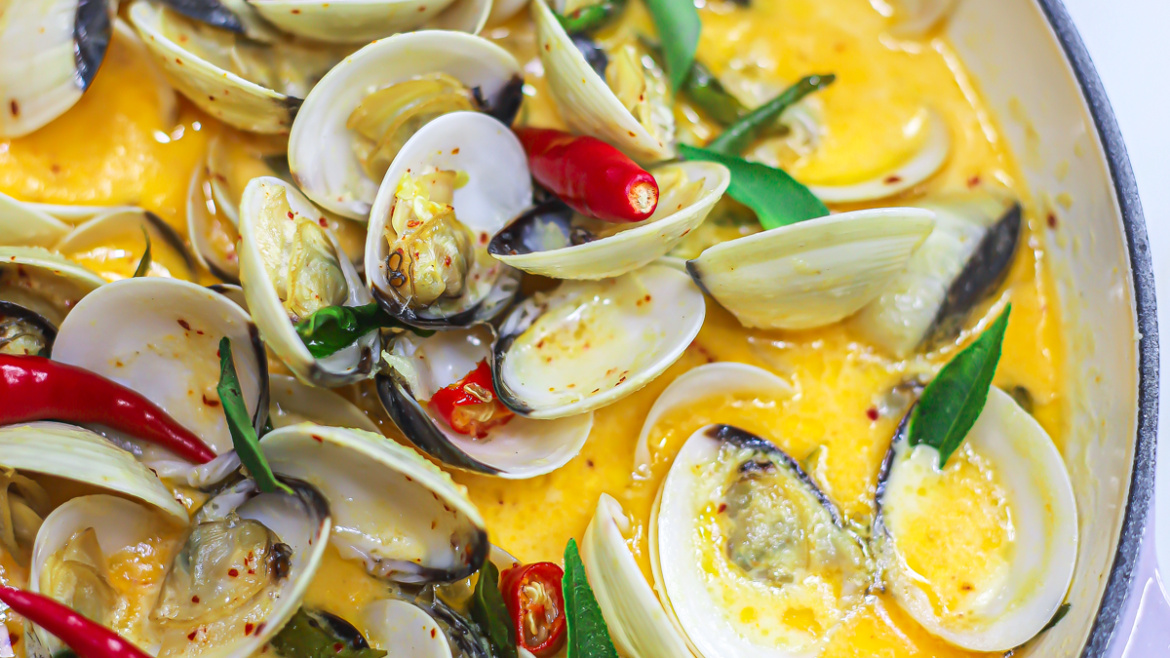 Creamy Garlic Butter Clams