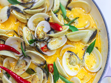 Creamy Garlic Butter Clams