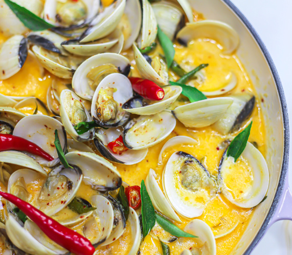 Creamy Garlic Butter Clams